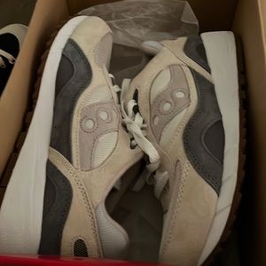 Men's size 9.5 saucony    Wore once should have gotten him a ten🤷‍♀️